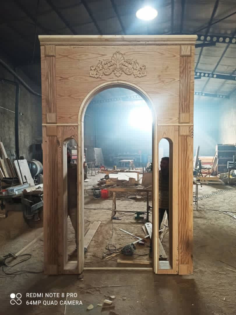 درب لابی چوب و شیشه 05